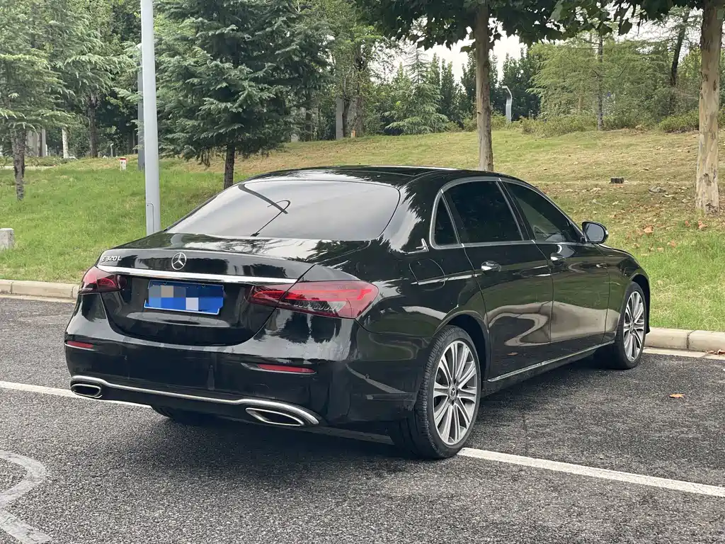 Mercedes-Benz E-Class — миниатюра 7