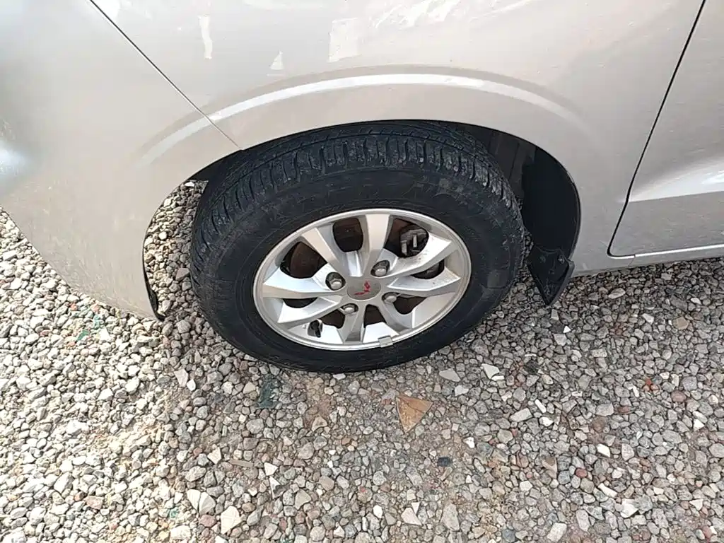 Wuling Hongguang V — миниатюра 23
