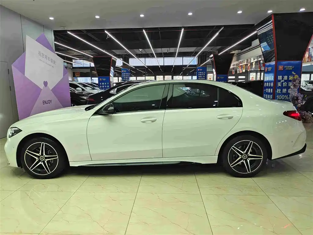 Mercedes-Benz C-Class — миниатюра 7