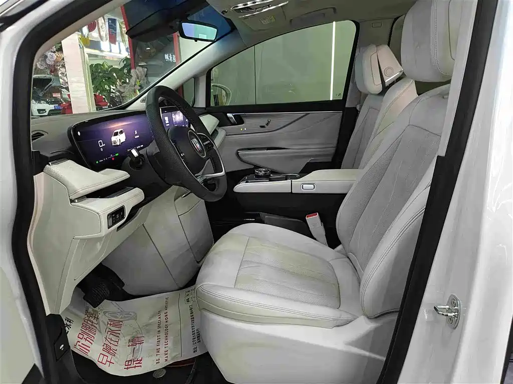 Buick GL8 Hybrid — миниатюра 5