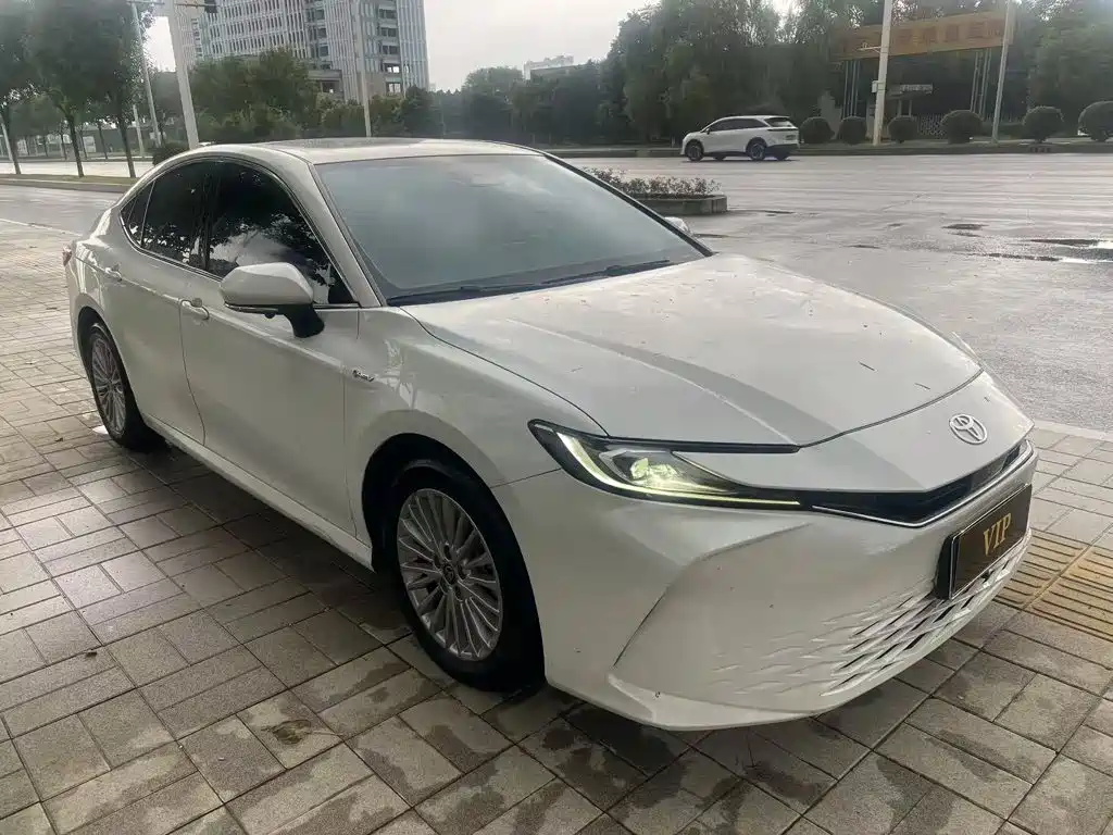 Toyota Camry — миниатюра 2