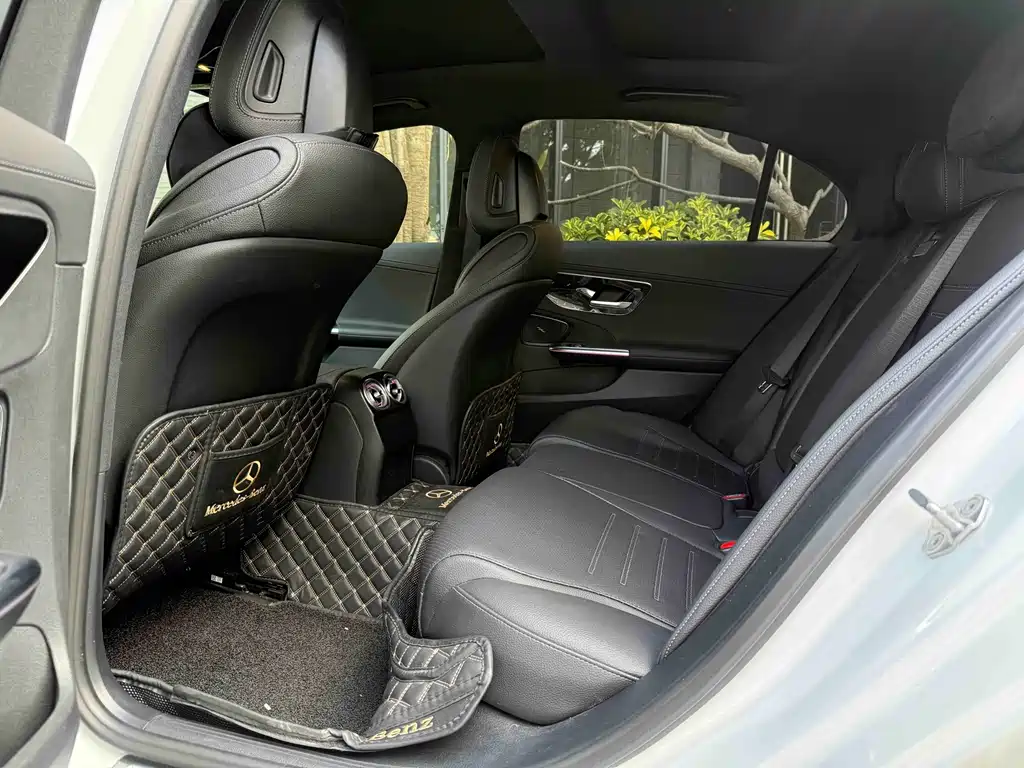 Mercedes-Benz C-Class — миниатюра 6