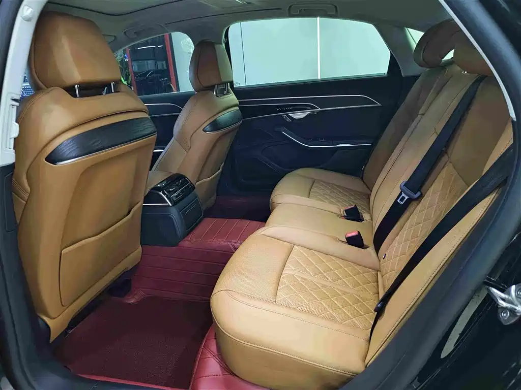 Audi A8 — миниатюра 5
