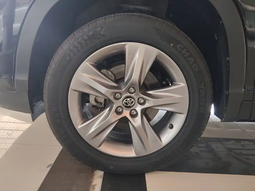Toyota Highlander — миниатюра 25