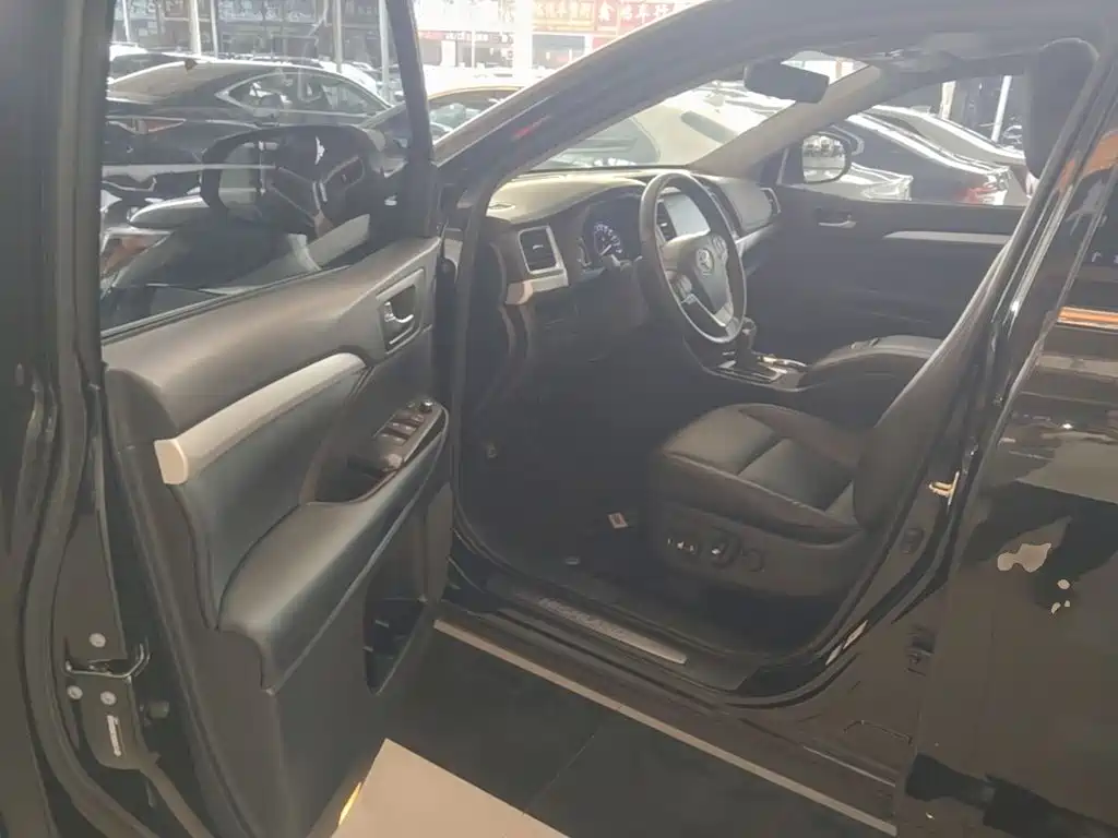 Toyota Highlander — миниатюра 12