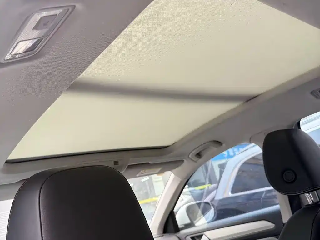 Volkswagen T-Roc — миниатюра 10