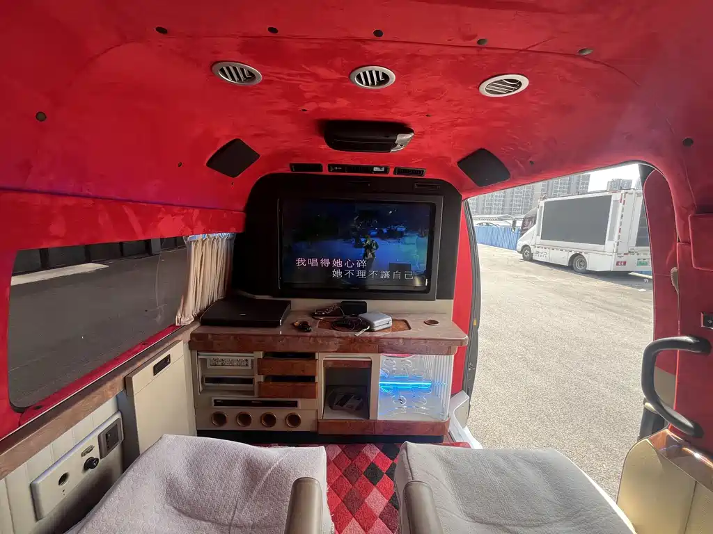Toyota Hiace — миниатюра 9