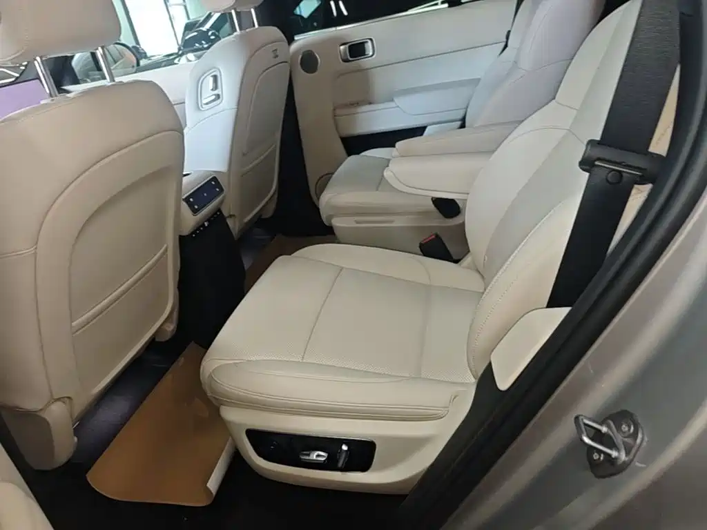 Li Auto Li L8 — миниатюра 17