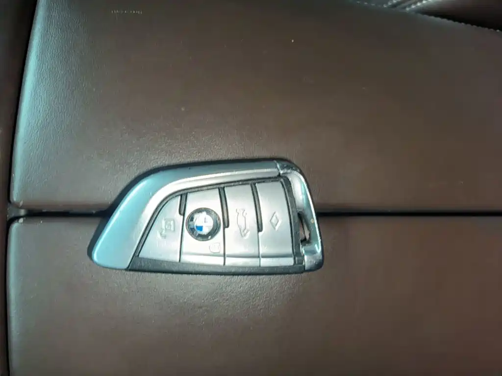BMW 7 Series — миниатюра 9