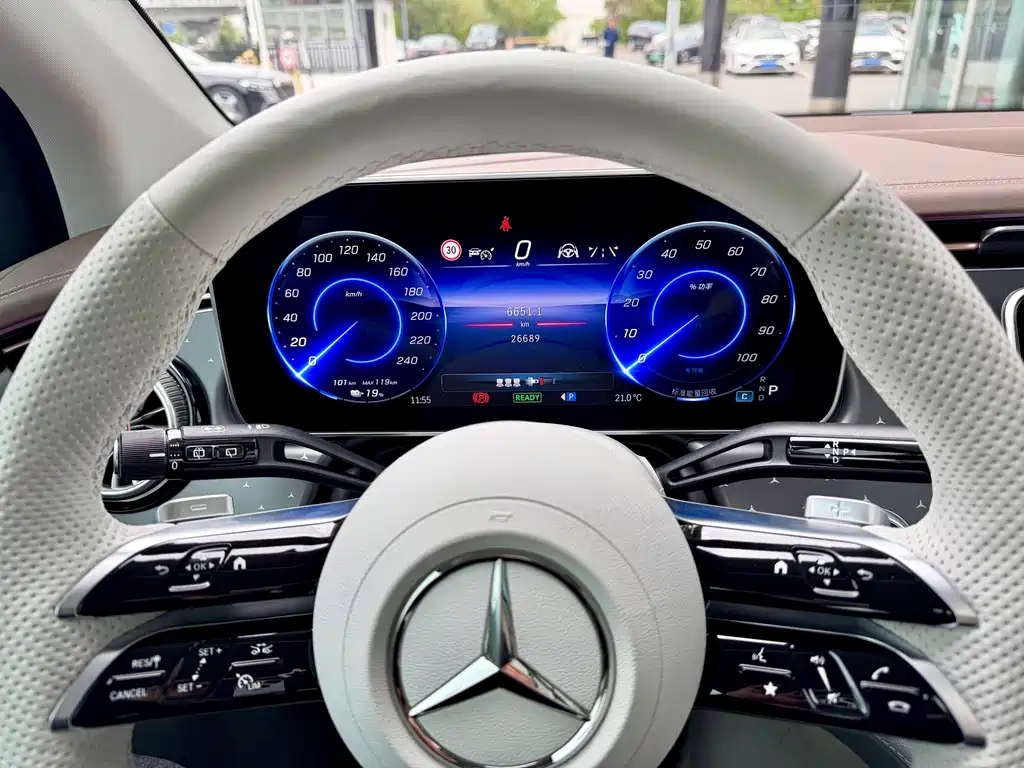 Mercedes-Benz EQE SUV — миниатюра 5