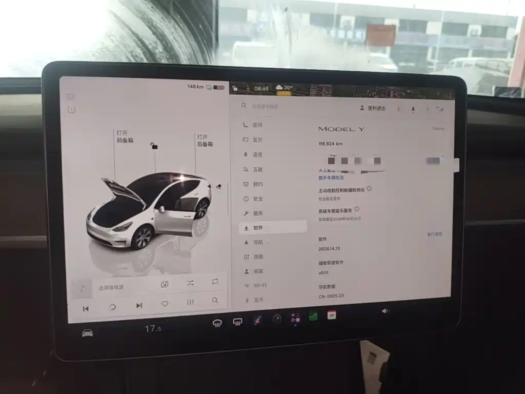 Tesla Model Y — миниатюра 12
