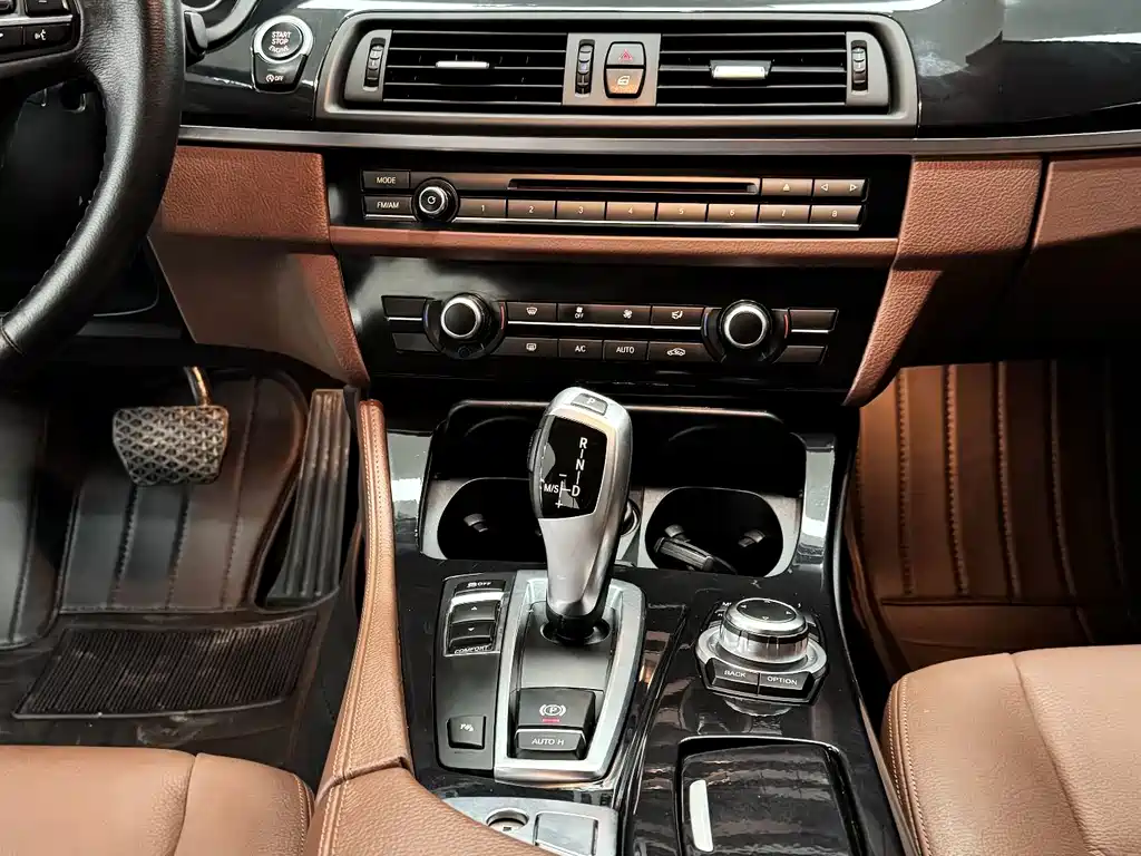 BMW 5 Series — миниатюра 7