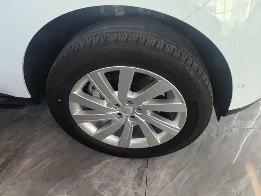 Land Rover Range Rover — миниатюра 6