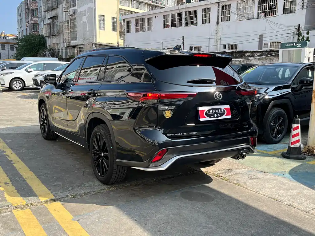 Toyota Crown Kluger — миниатюра 6