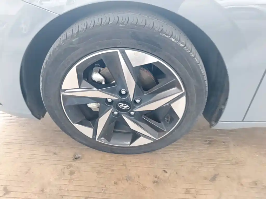 Hyundai Elantra — миниатюра 23