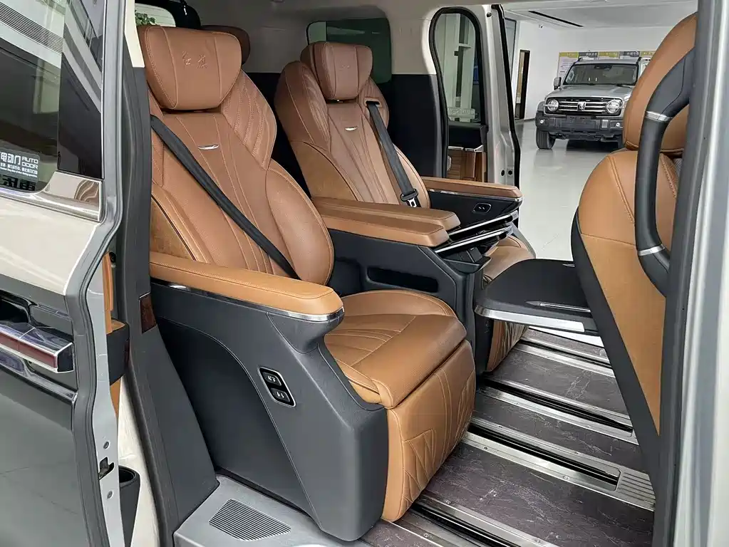 Hongqi Hongqi HQ9 — миниатюра 10