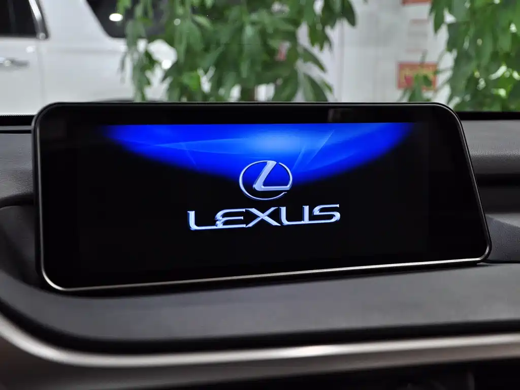 Lexus RX — миниатюра 9