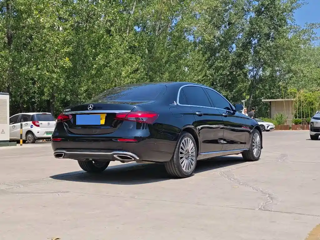 Mercedes-Benz E-Class — миниатюра 4