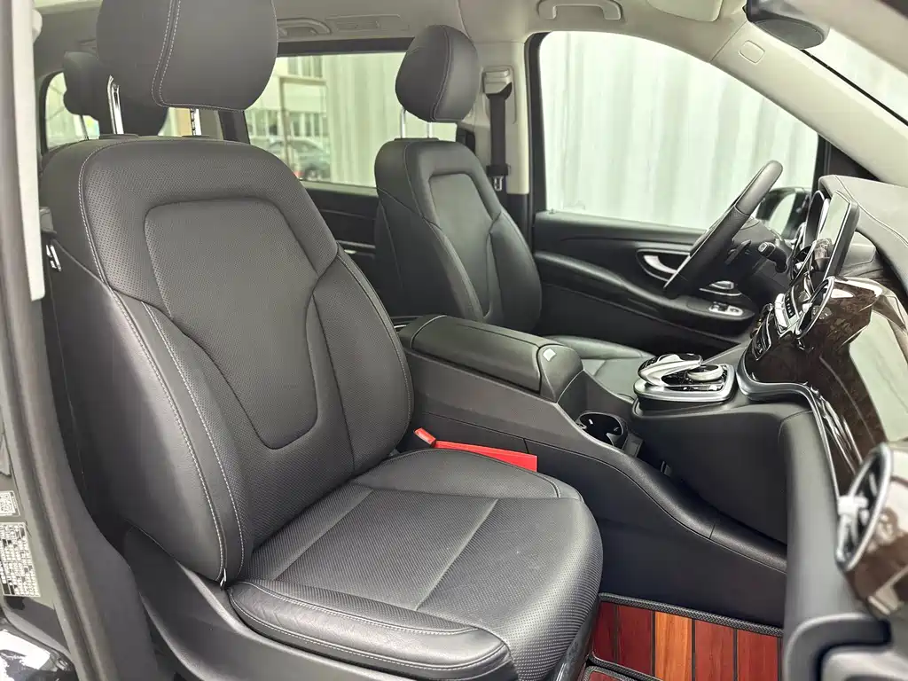 Mercedes-Benz V-Class — миниатюра 31