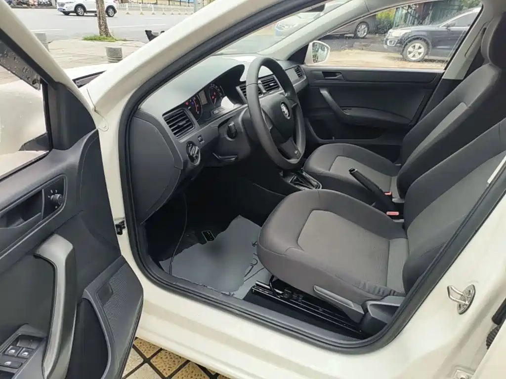 Skoda Rapid Spaceback — миниатюра 16