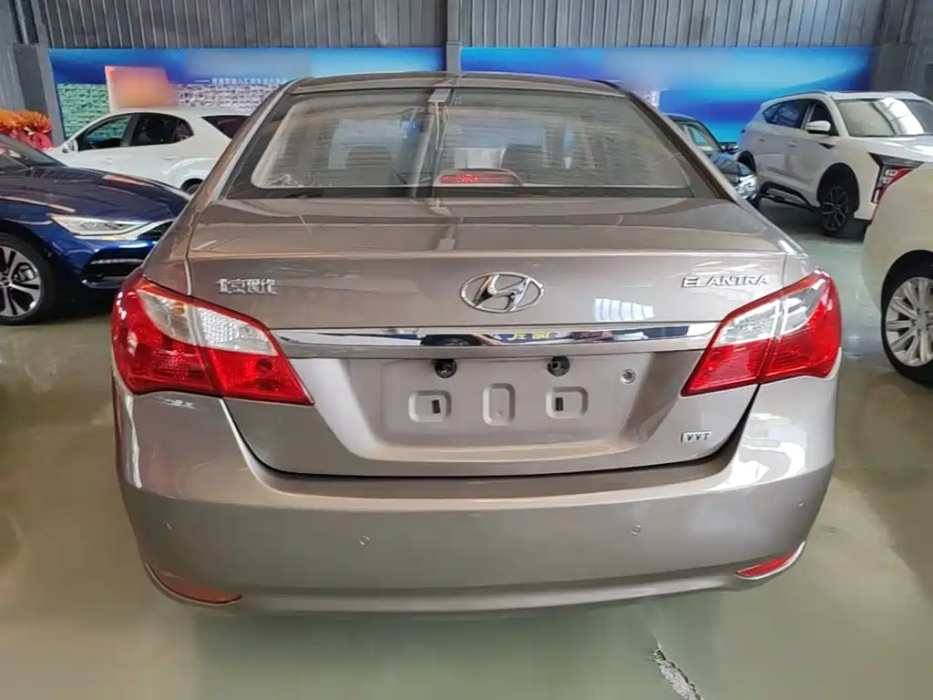 Hyundai Elantra — миниатюра 6