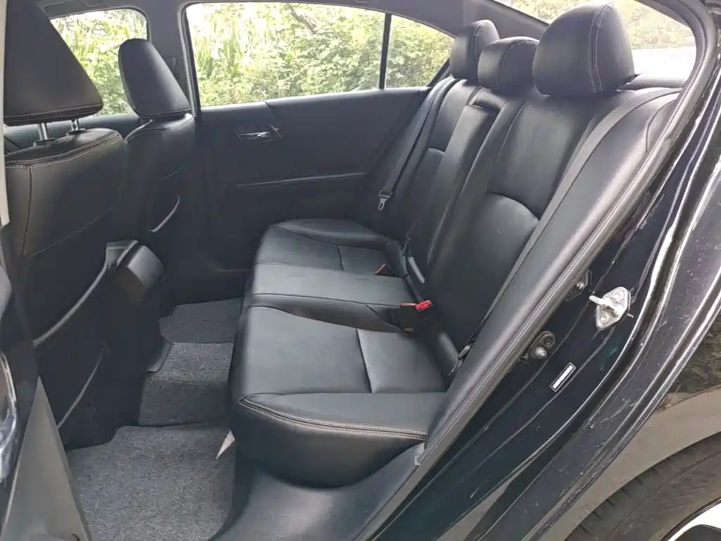Honda Accord — миниатюра 17