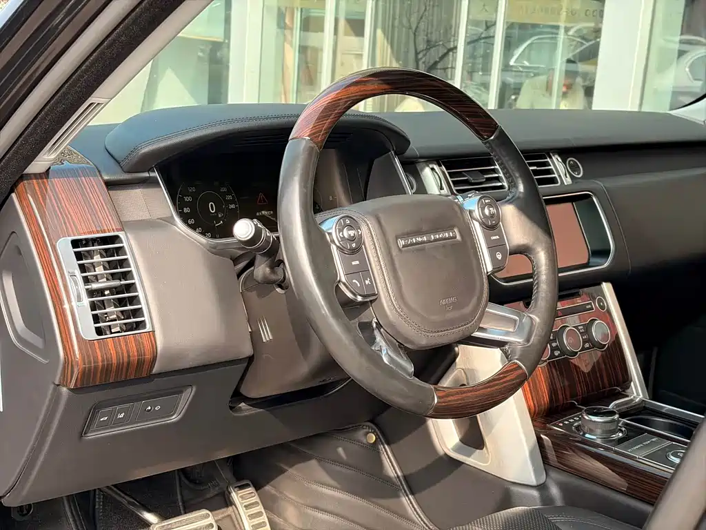 Land Rover Range Rover — миниатюра 8
