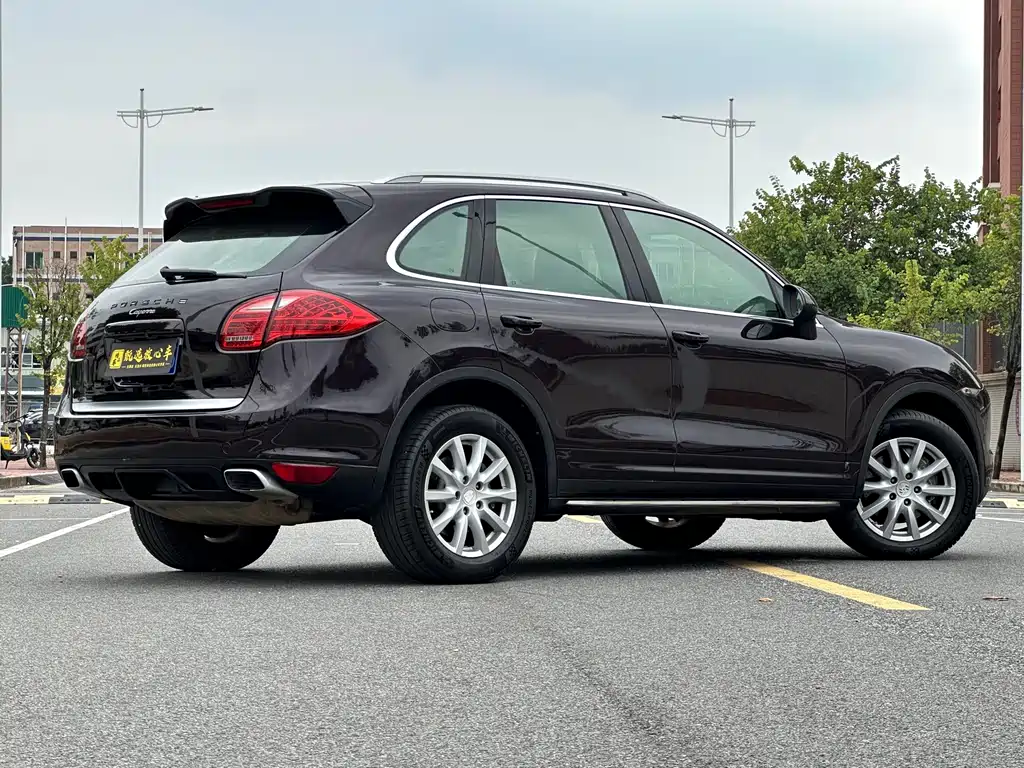 Porsche Cayenne — миниатюра 6