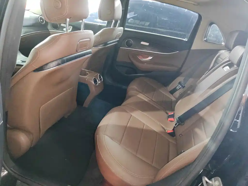 Mercedes-Benz E-Class — миниатюра 8