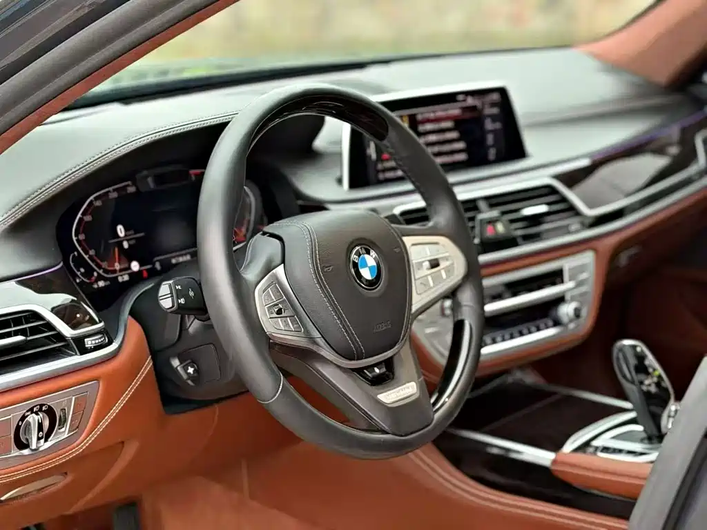 BMW 7 Series — миниатюра 3