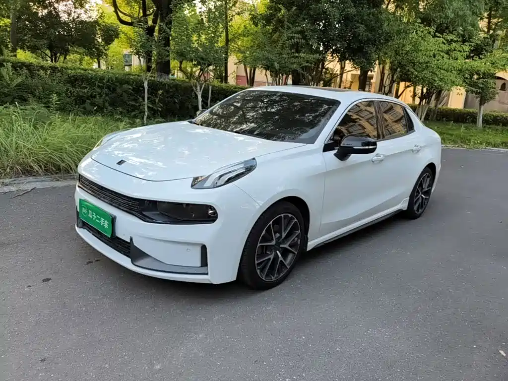 Lynk & Co 03