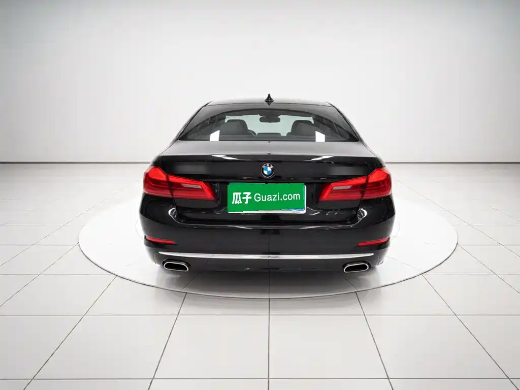 BMW 5 Series — миниатюра 5