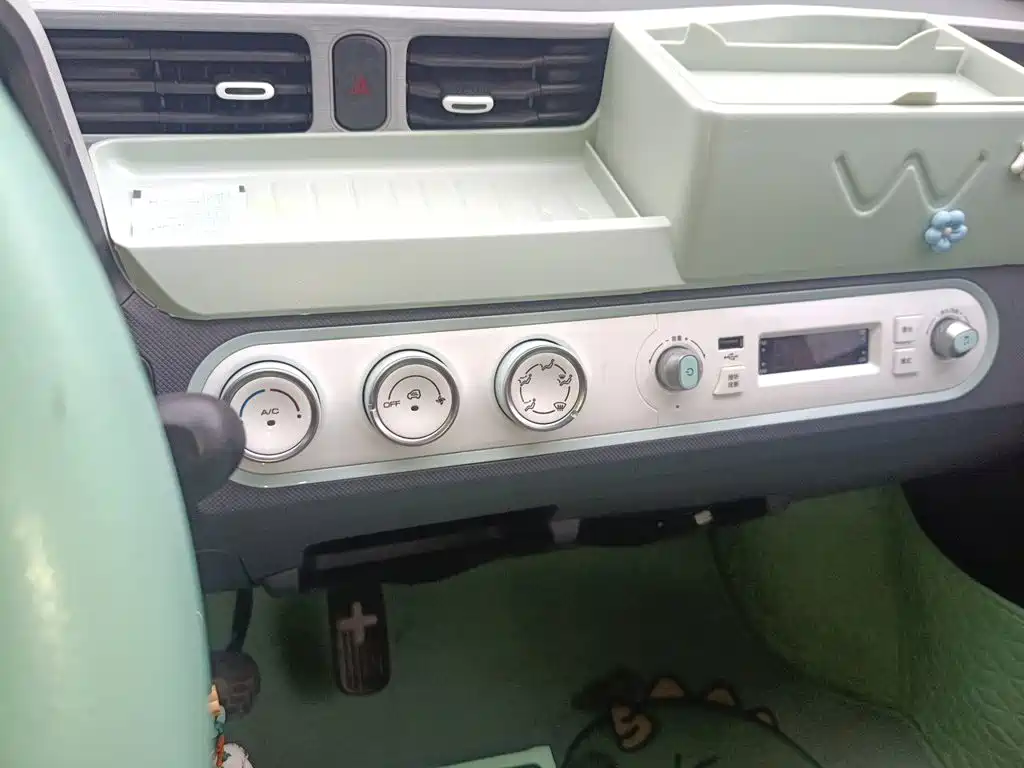 Wuling MINIEV — миниатюра 10