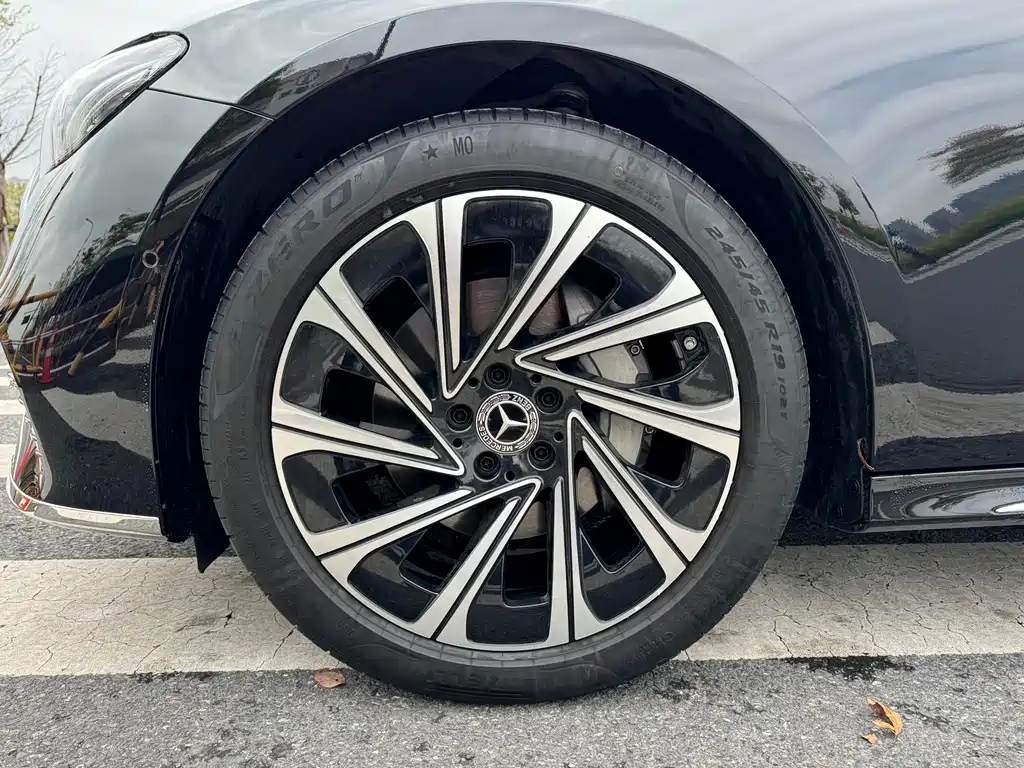 Mercedes-Benz E-Class — миниатюра 16