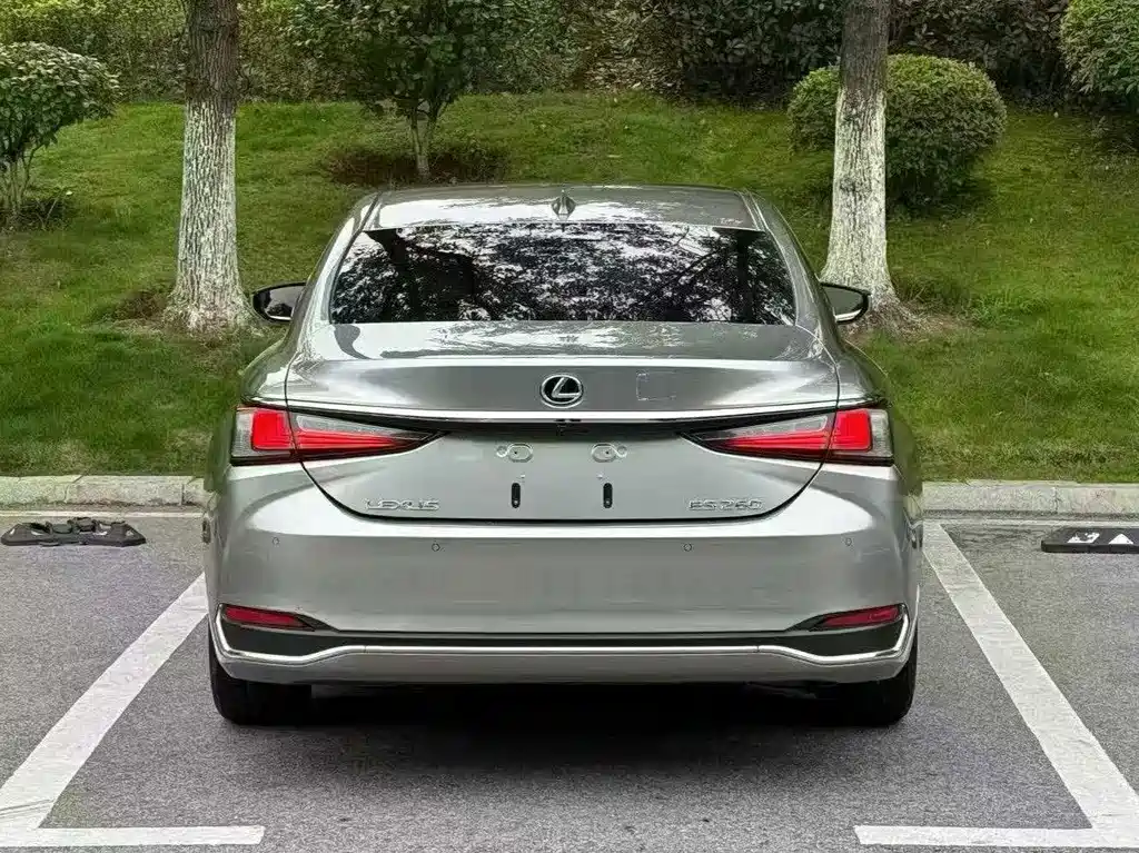 Lexus ES — миниатюра 9