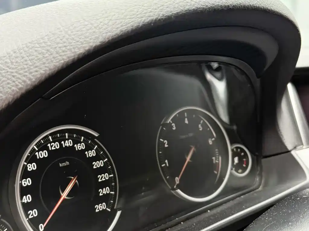 BMW 5 Series — миниатюра 7
