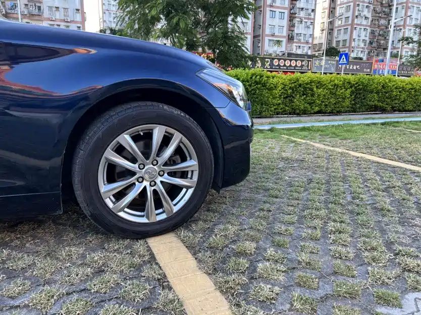 Infiniti Q70 — миниатюра 8