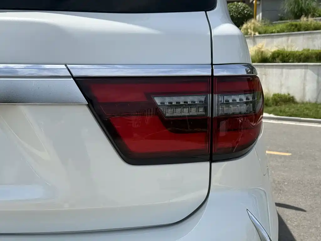Nissan Patrol — миниатюра 14