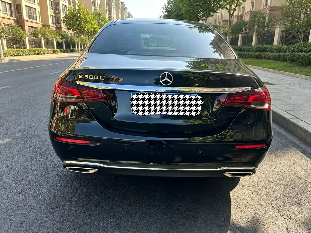 Mercedes-Benz E-Class — миниатюра 9