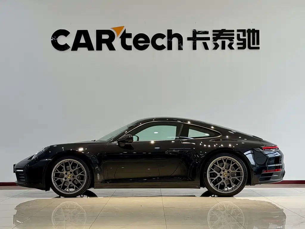 Porsche 911 2023 Carrera 3.0T