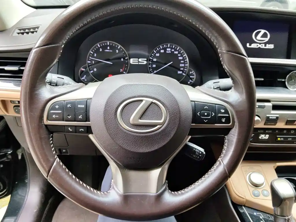 Lexus ES — миниатюра 3