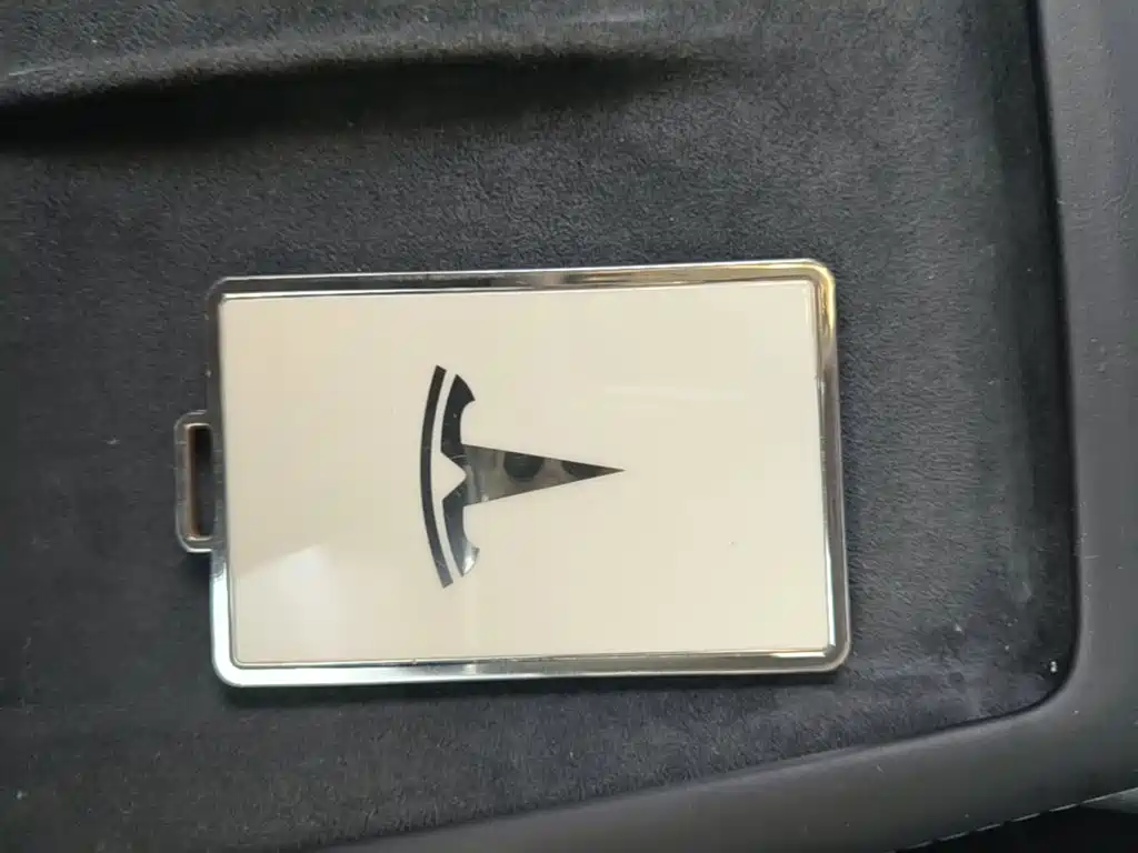 Tesla Model 3 — миниатюра 9