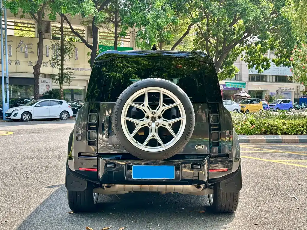 Land Rover Defender — миниатюра 7