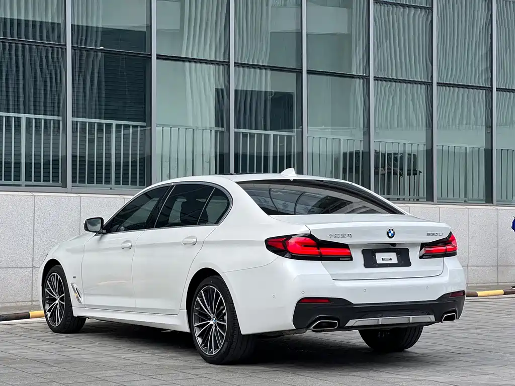 BMW 5 Series — миниатюра 6