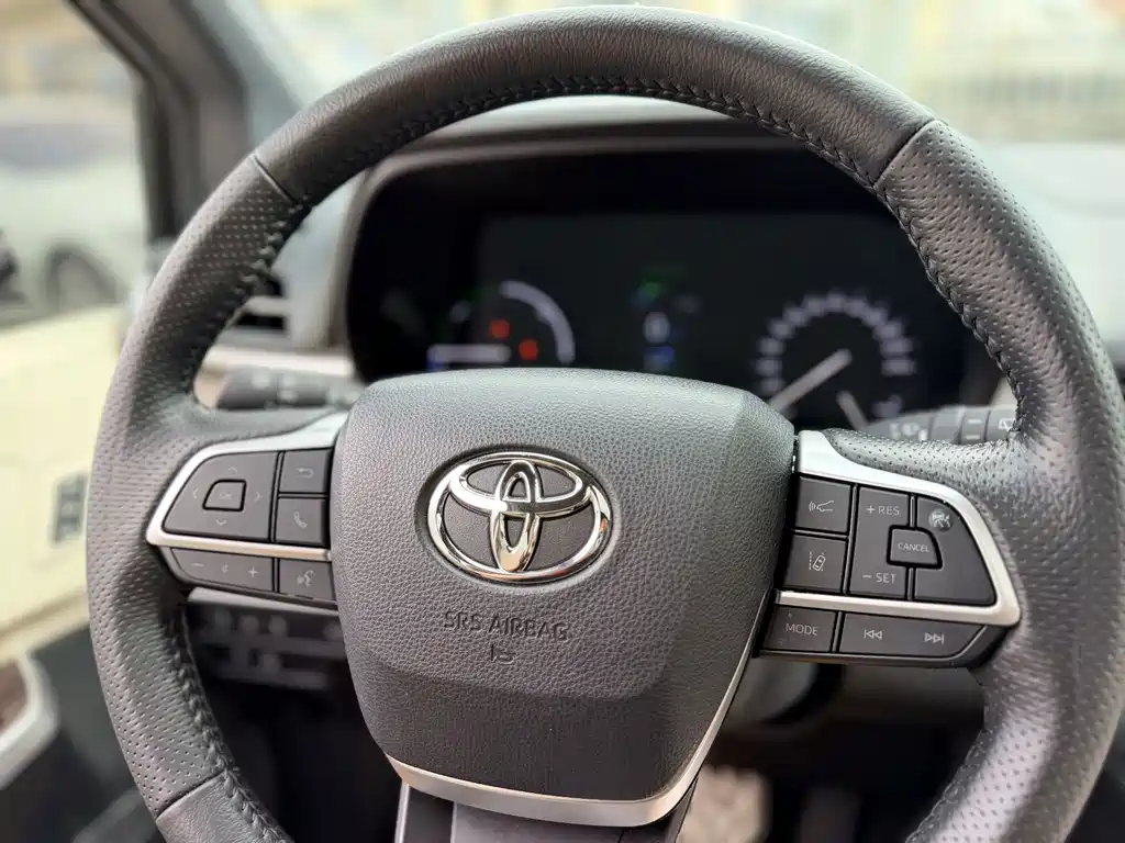 Toyota Granvia — миниатюра 17