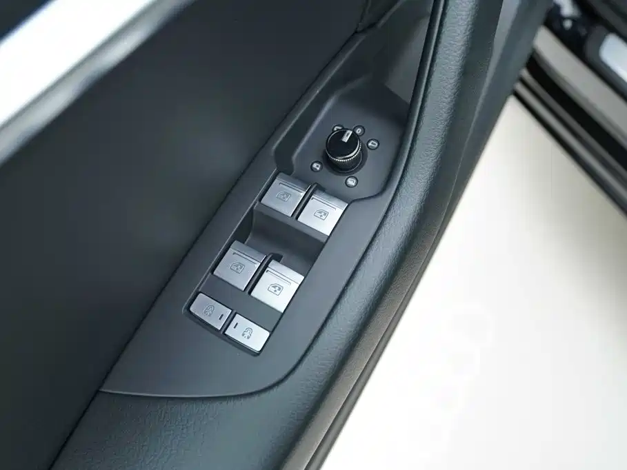 Audi A6L — миниатюра 10