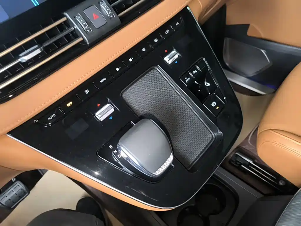 Hongqi Hongqi HQ9 PHEV — миниатюра 14