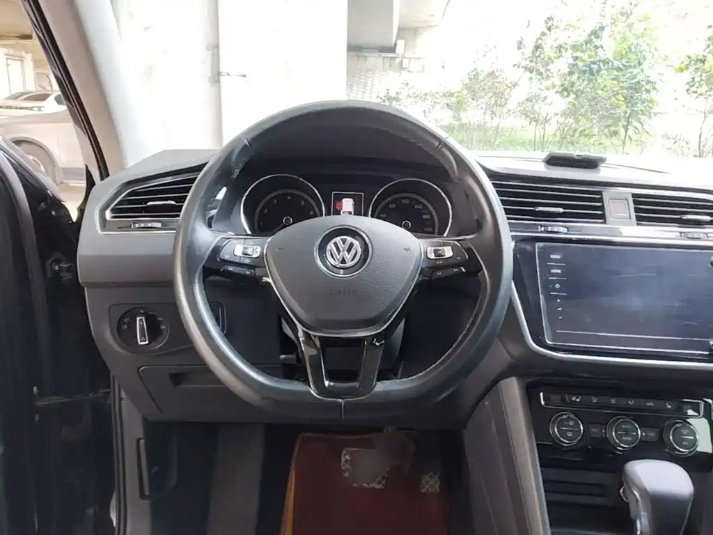 Volkswagen Tiguan L — миниатюра 11