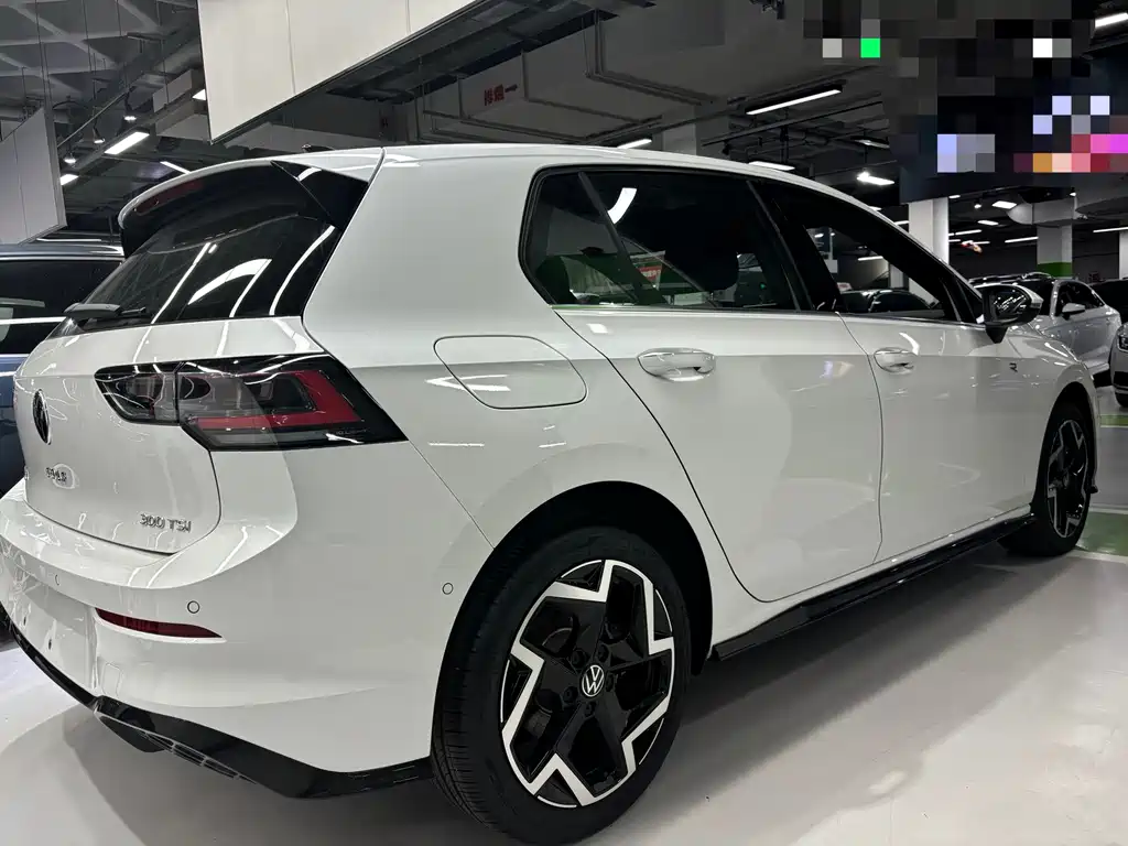 Volkswagen Golf 2025 300TSI R-Line