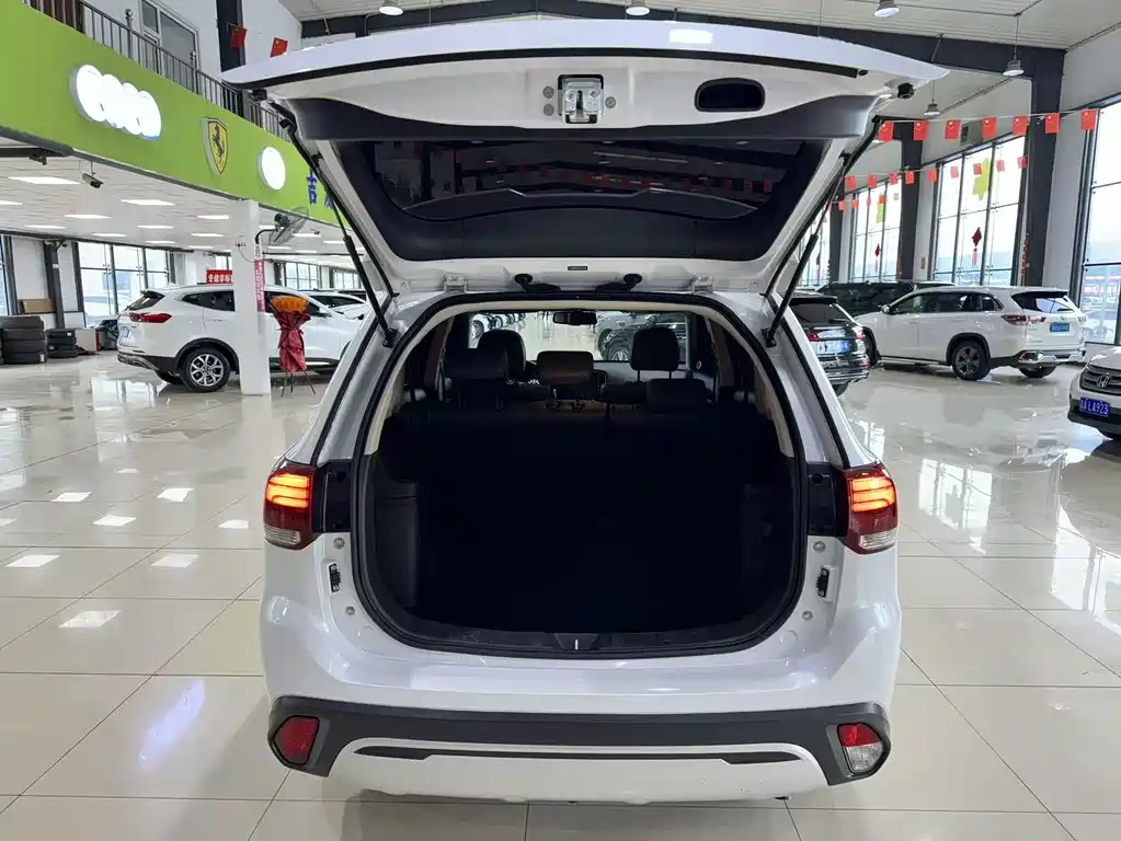 MITSUBISHI OUTLANDER